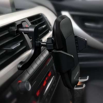 2018 Shenzhen 10W fast charger with holder qi standard mobile phone wireless car charger for Samsung Galaxy Iphone Xiaomi